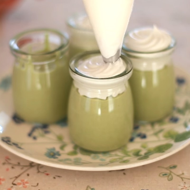 Step 7 Whipped cream decoration Green tea mousse