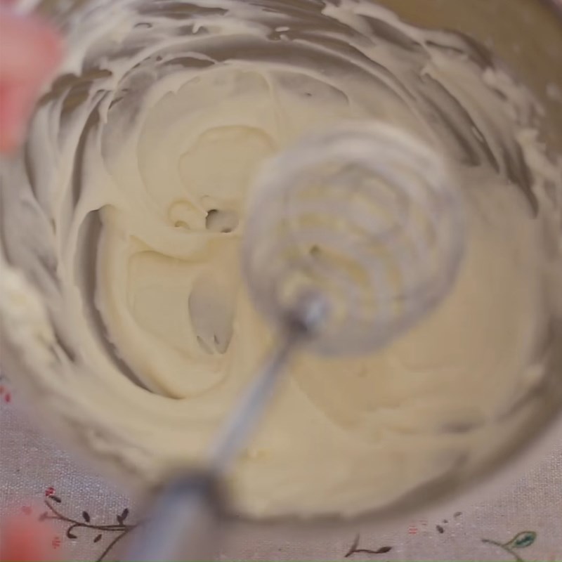 Step 7 Whipped cream decoration Green tea mousse