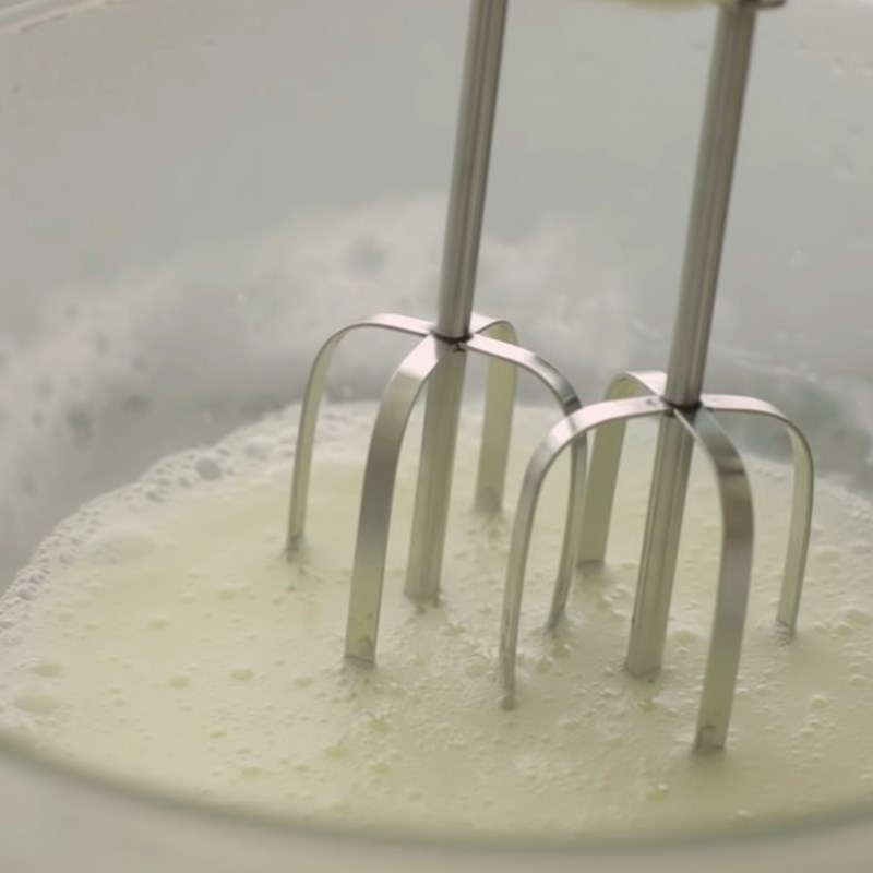 Step 3 Whisking Egg Whites Taiwanese Sponge Cake using a Rice Cooker