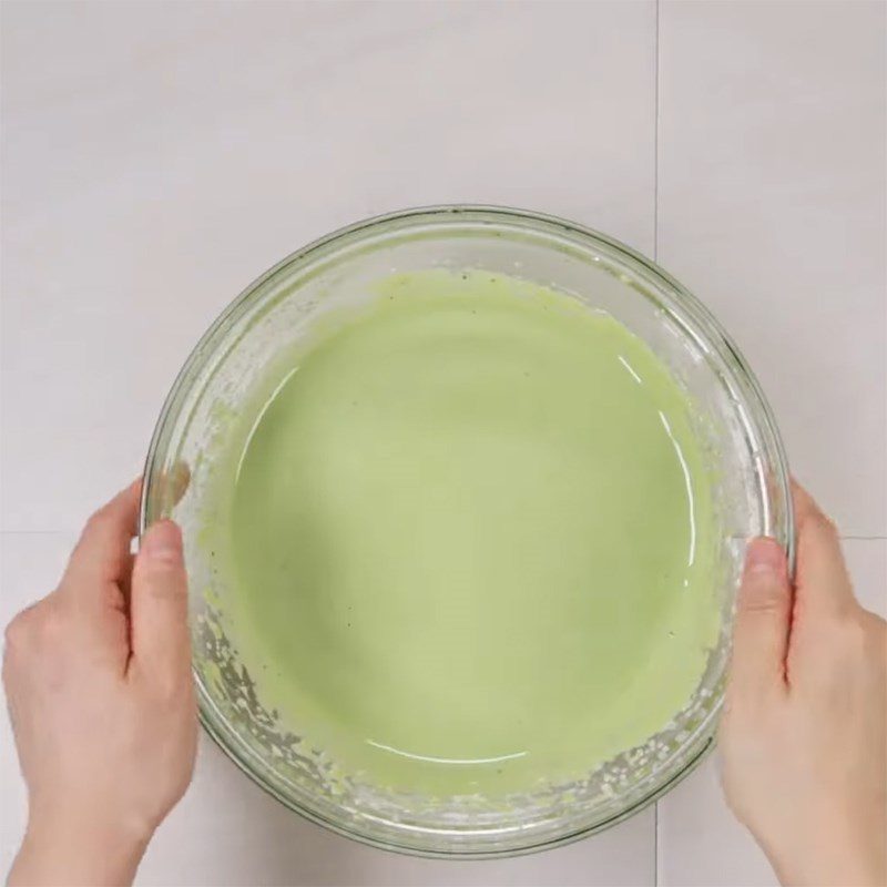 Step 2 Whip the candy mixture for Matcha marshmallow candy with chocolate filling