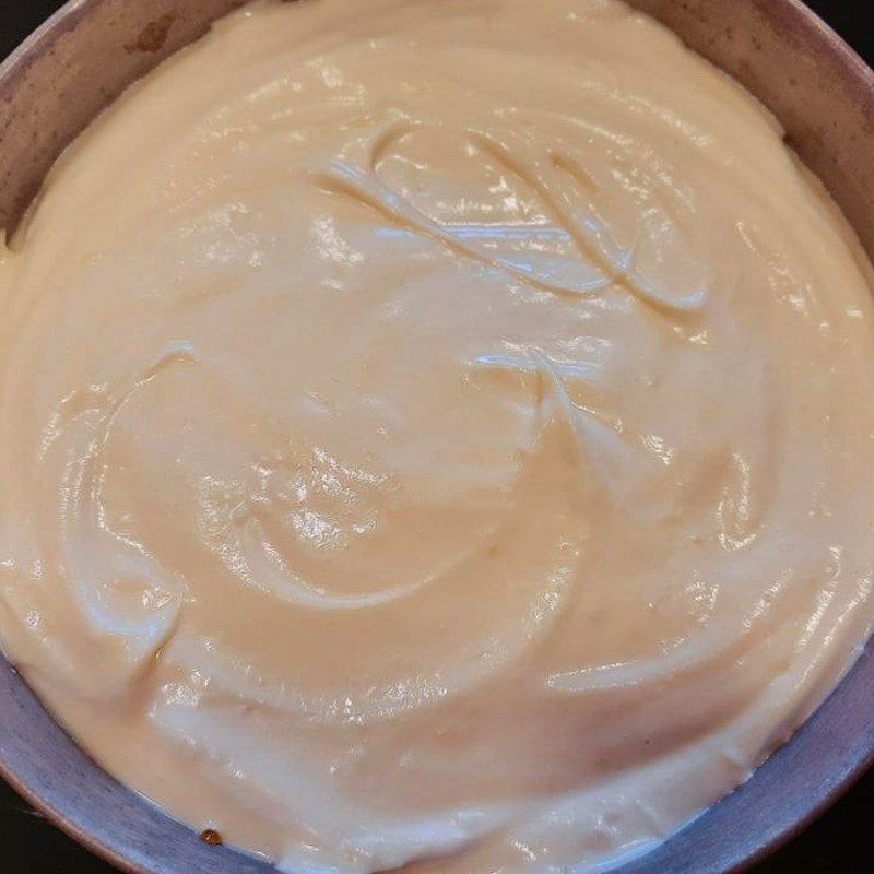 Step 4 Beat the egg whites for the orange caramel sponge cake