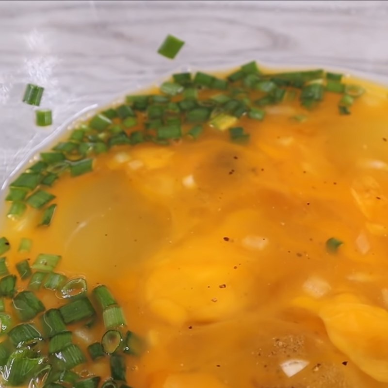 Step 2 Beat the Eggs for Tomato Fried Eggs
