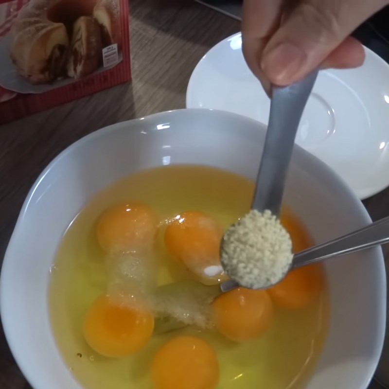 Step 3 Beating Eggs Colorful Rolled Omelette