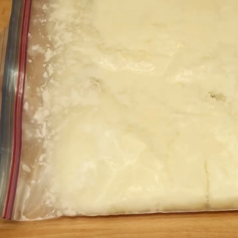 Step 4 Crush the frozen milk for mango Bingsu