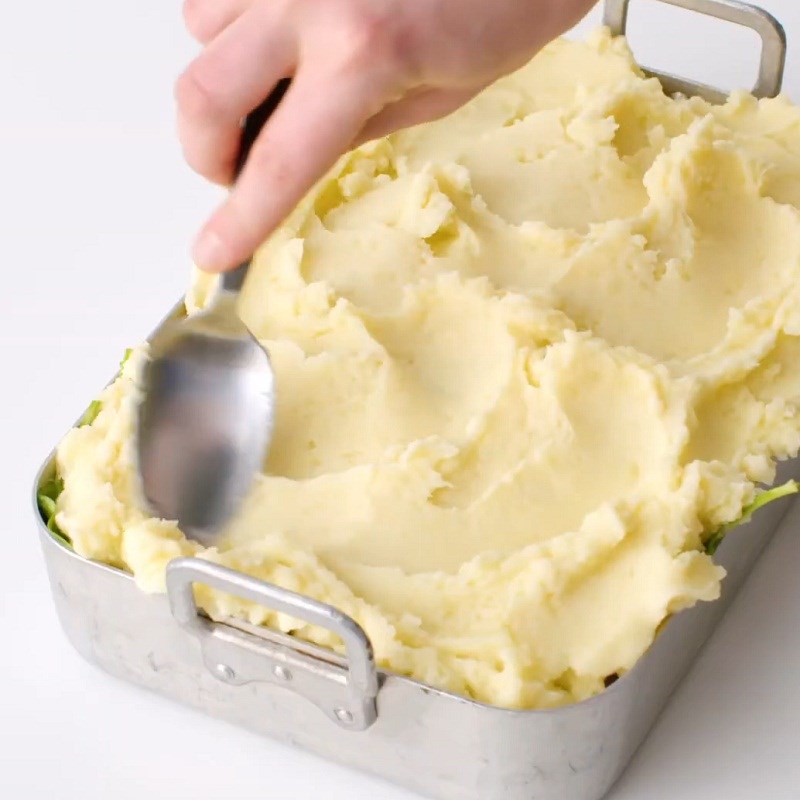 Step 6 To put on the tray and bake Mashed potatoes with chicken