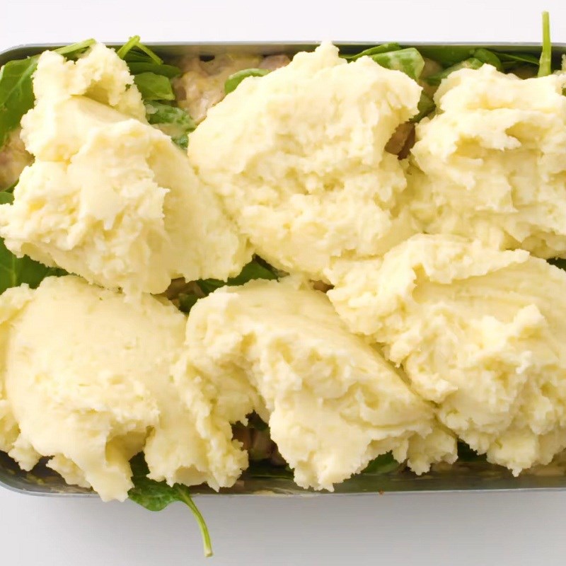 Step 6 To put on the tray and bake Mashed potatoes with chicken