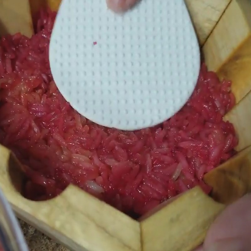 Step 6 Shaping the sticky rice Mung bean sticky rice