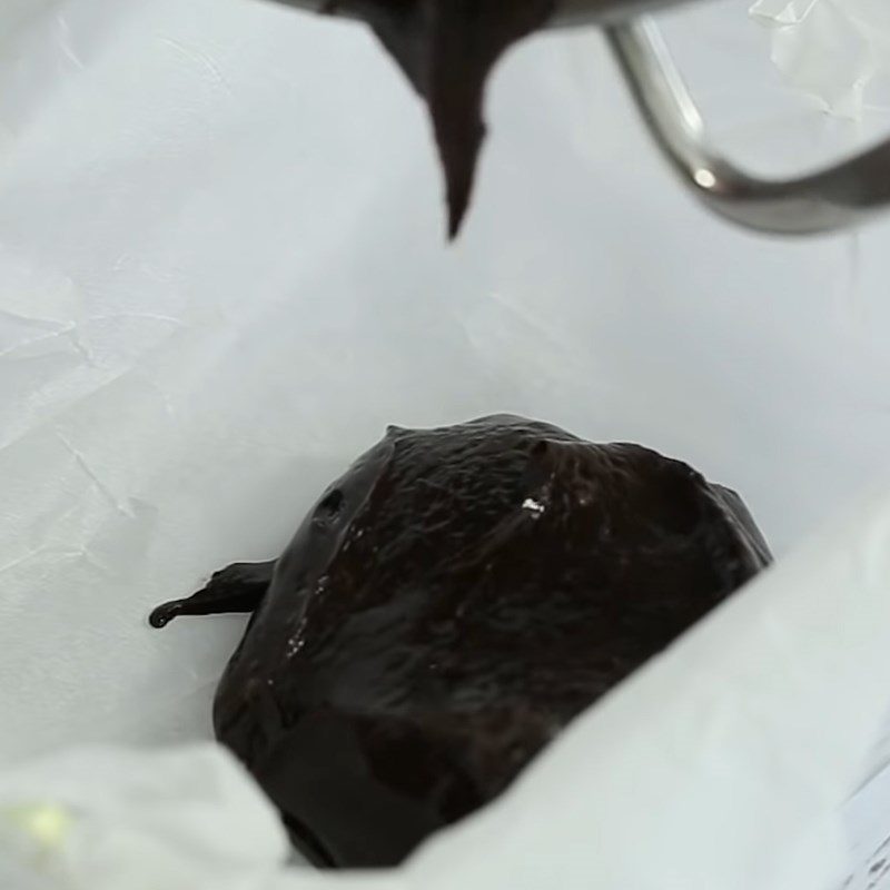 Step 2 Pour the candy mold Milo Cube Candy