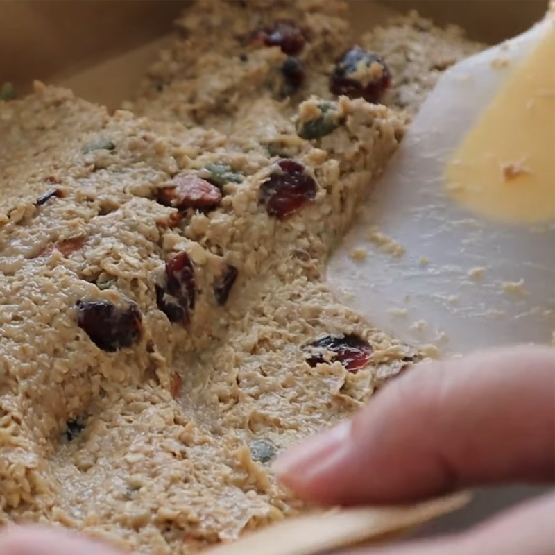 Step 3 Pour into the mold Oatmeal banana cereal cake