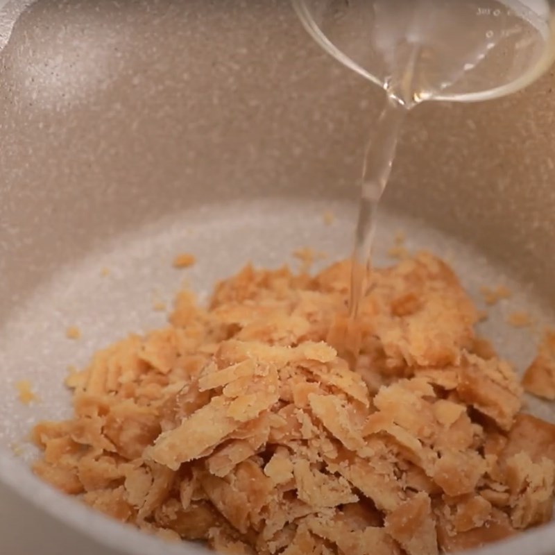 Step 1 Melting palm sugar Grilled coconut cake with an air fryer
