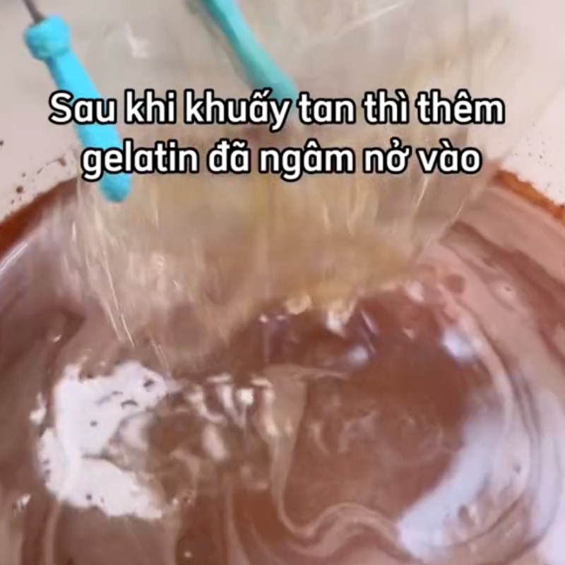Step 2 Heat the chocolate mixture Panna cotta chocolate (Recipe from the TikTok channel Let's Cook with TasteVN)