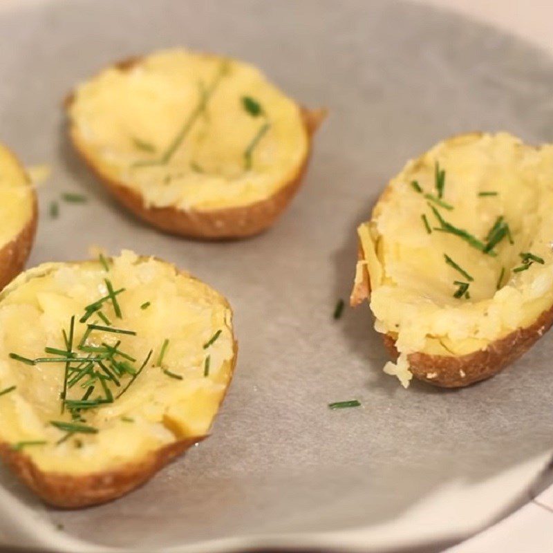 Step 4 Stuffing and baking the potatoes Simple baked potato with egg