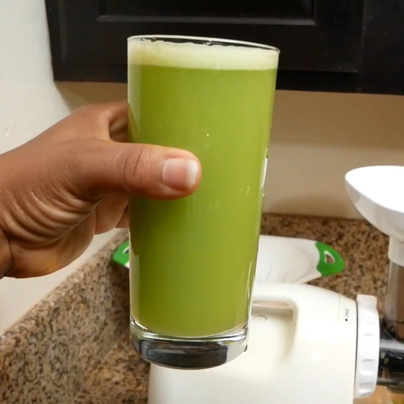 Step 2 Juicing cabbage with apple and celery Cabbage apple celery juice