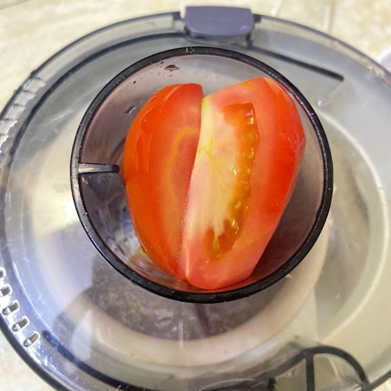 Step 2 Juicing the tomatoes and passion fruit Tomato Passion Fruit Juice