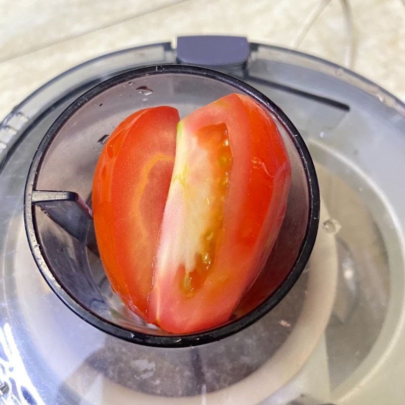 Step 2 Juicing the tomatoes and cherries for Cherry Tomato Juice