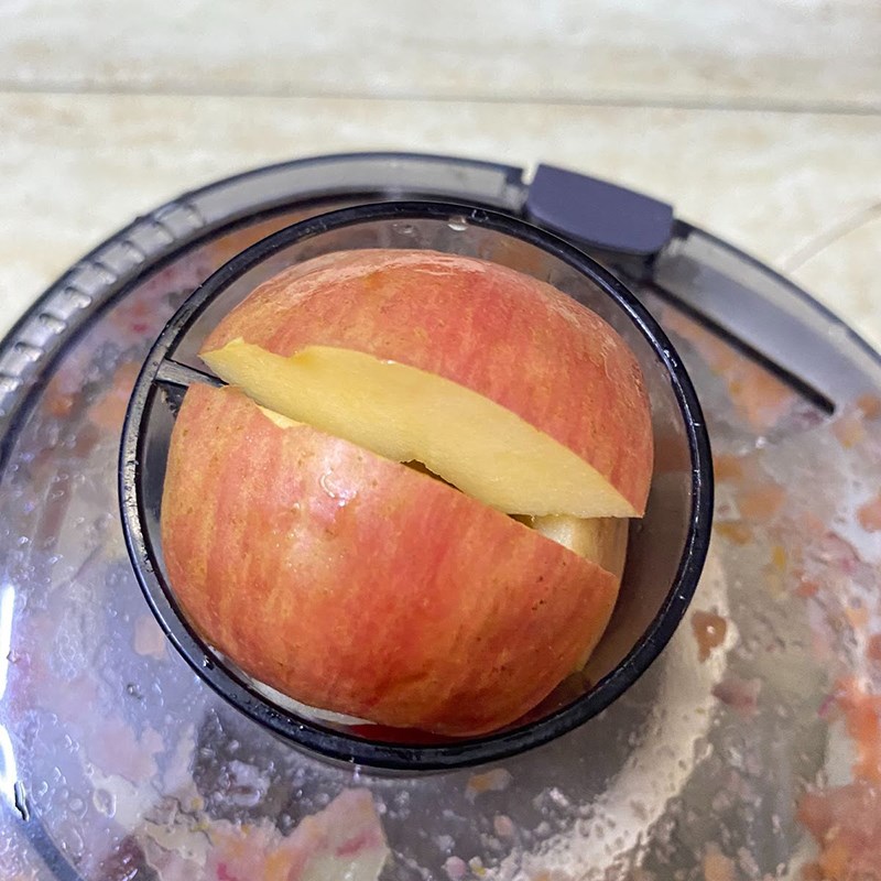 Step 2 Juice the tomatoes and apples for Apple Tomato Juice