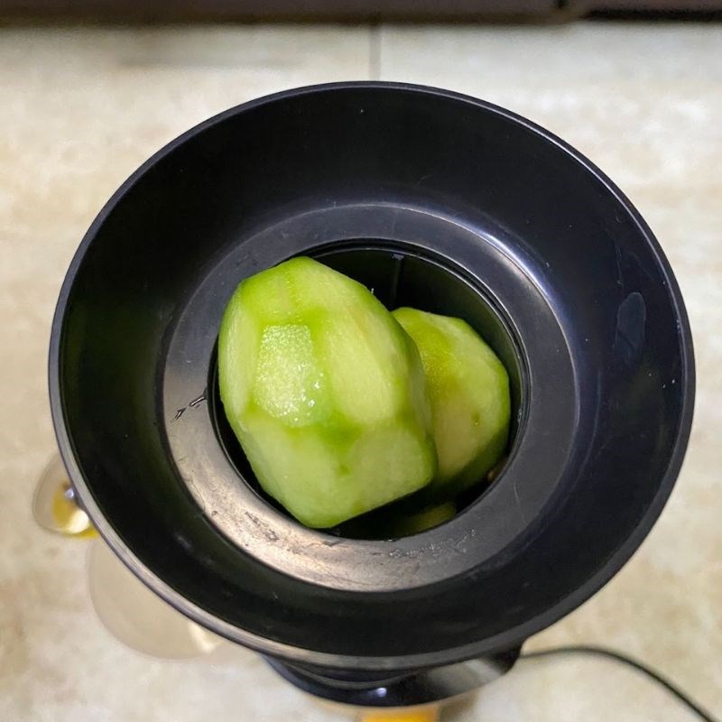 Step 2 Juicing guava and plum Guava and plum juice