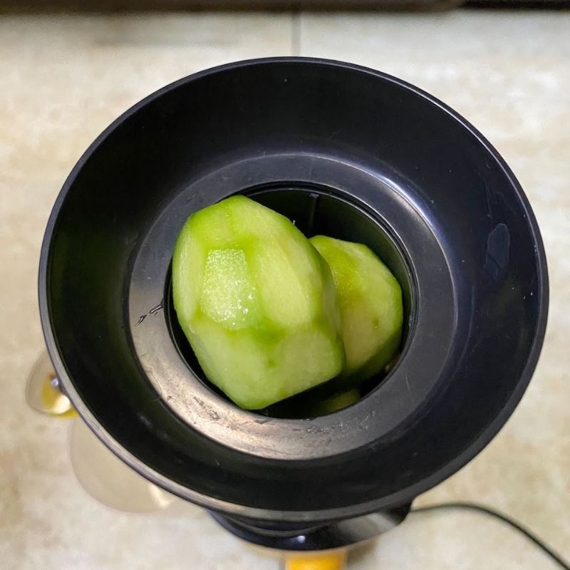 Step 2 Juice the guava and young guava for Guava Juice