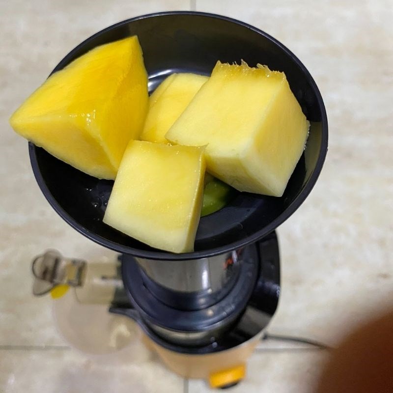 Step 2 Juicing the sour and mango Mango Sour Juice
