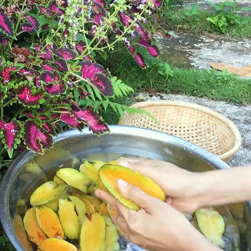 Step 1 Juicing the starfruit Sweet starfruit juice