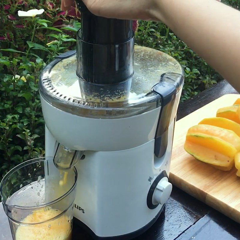 Step 1 Juicing the starfruit Sweet starfruit juice