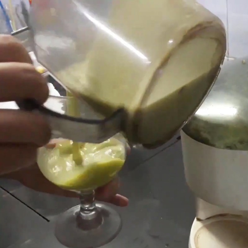 Step 2 Juice the green mango and pineapple Fragrant green mango juice