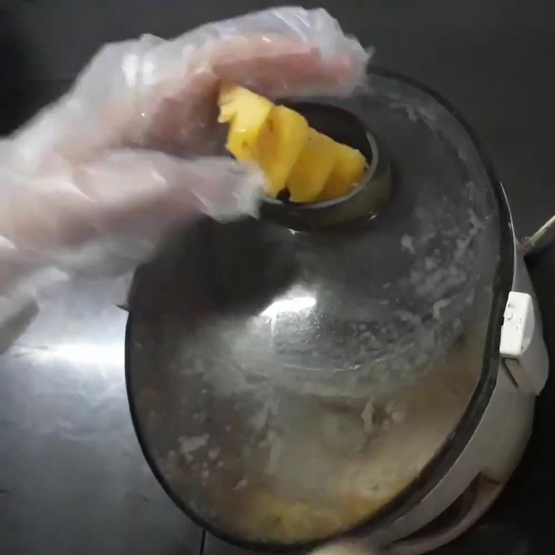 Step 2 Juice the green mango and pineapple Fragrant green mango juice