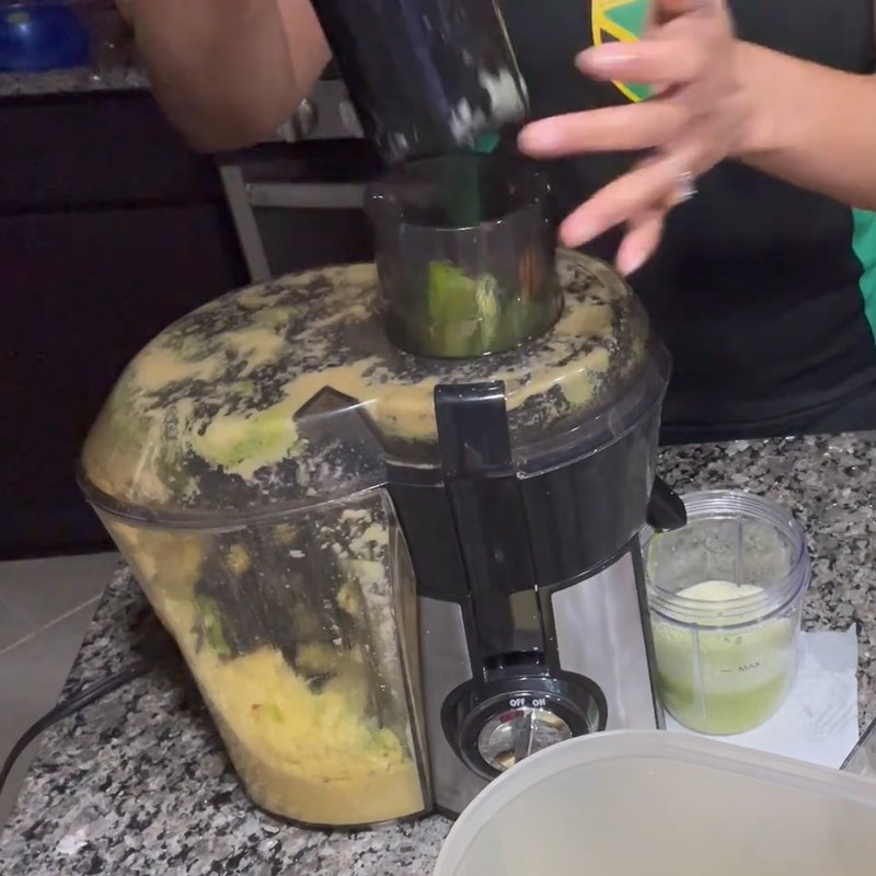 Step 2 Juicing papaya, carrot, celery Papaya carrot celery juice