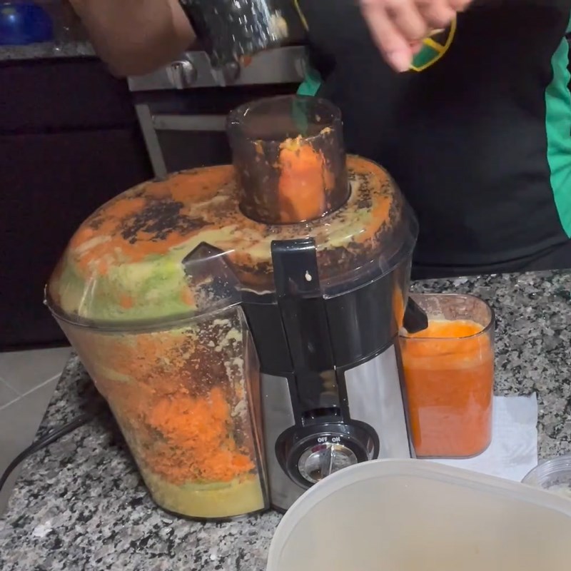 Step 2 Juicing papaya, carrot, celery Papaya carrot celery juice