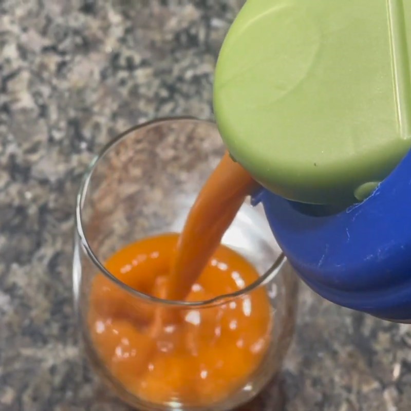 Step 2 Juicing papaya, carrot, celery Papaya carrot celery juice