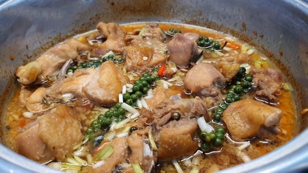 Braised chicken with green pepper
