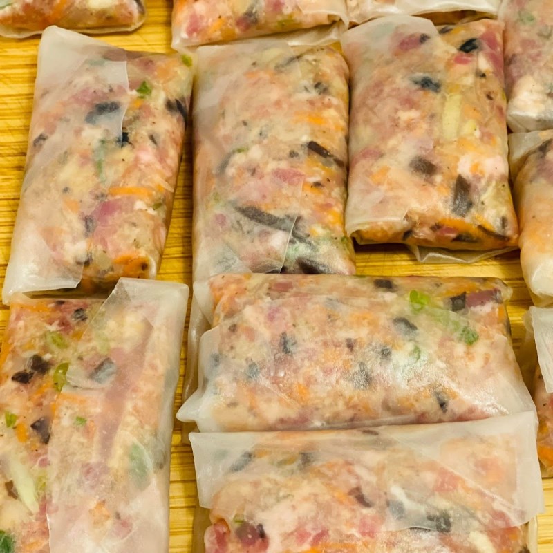 Step 3 Wrapping the Bún nem cua bể