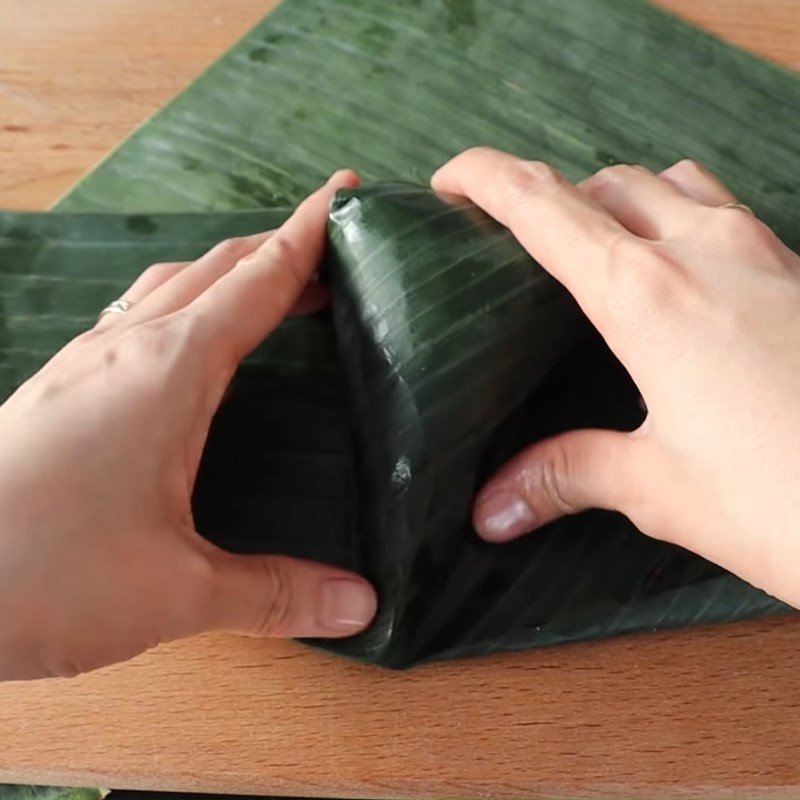 Step 6 Wrapping the green bean and coconut cake