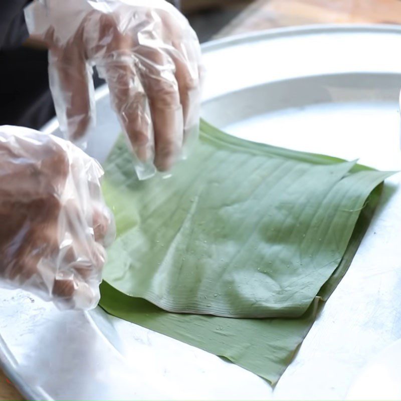 Step 4 Wrapping the sausage Grilled snail sausage wrapped in banana leaves