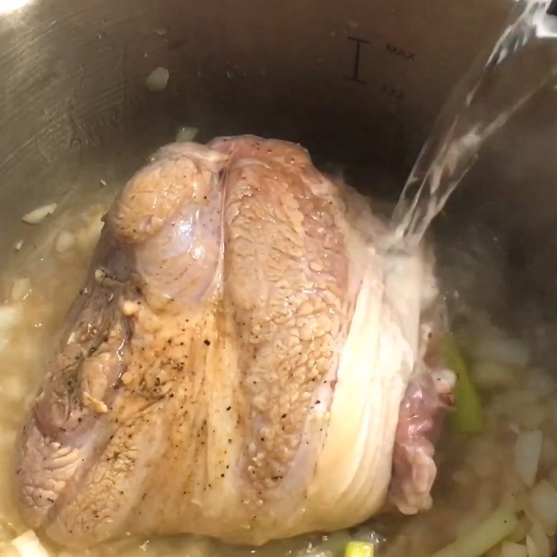 Step 3 Pork Leg Stew German-style milk stew