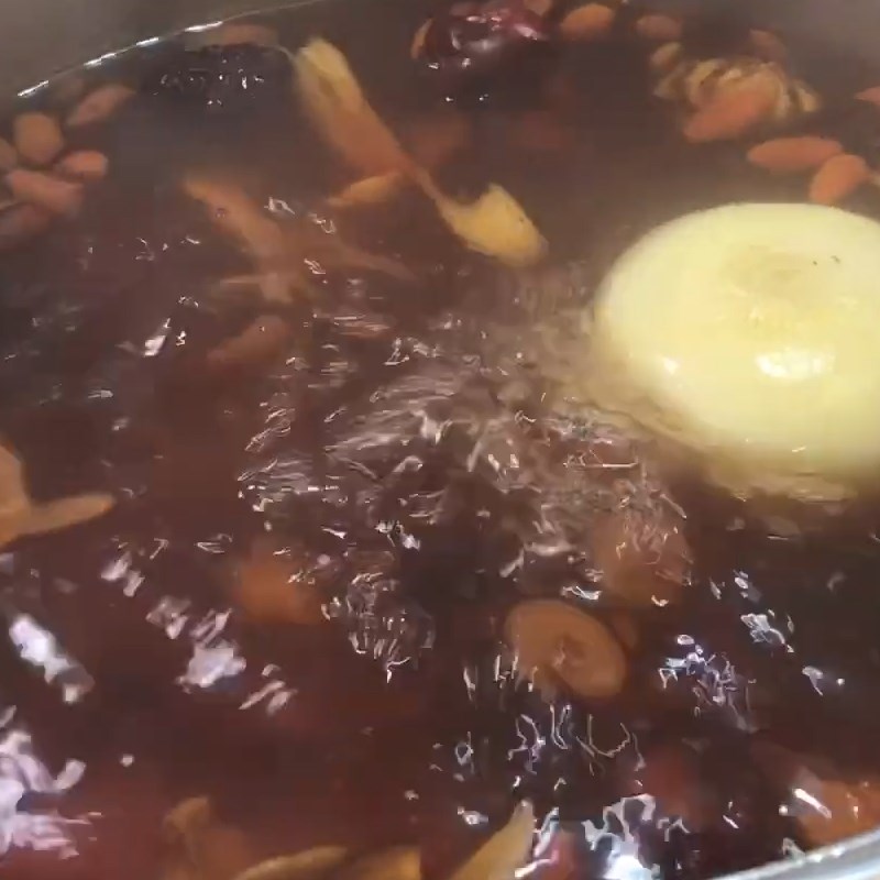 Step 3 Stew the dish Stewed pork tail with Chinese herbs