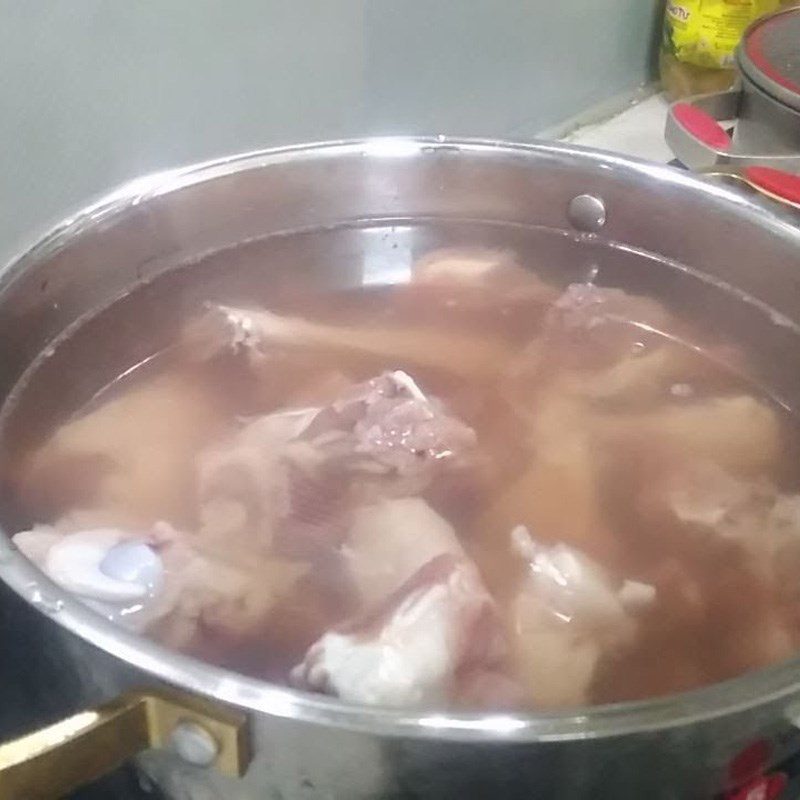 Step 1 Simmer the broth for kimchi rib hotpot