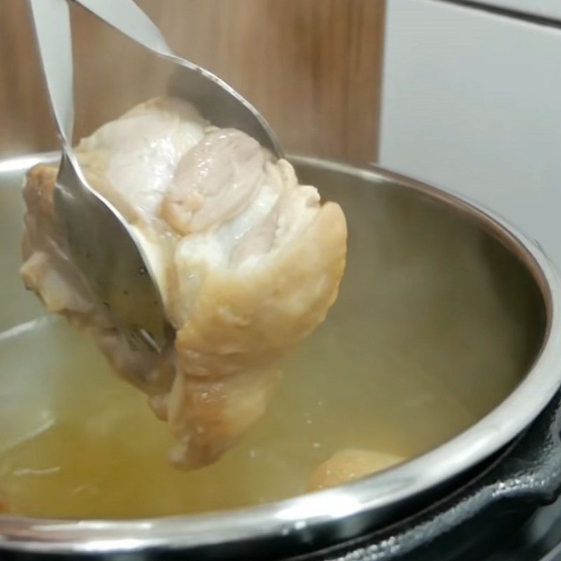 Step 2 Cook beef noodle soup using pressure cooker