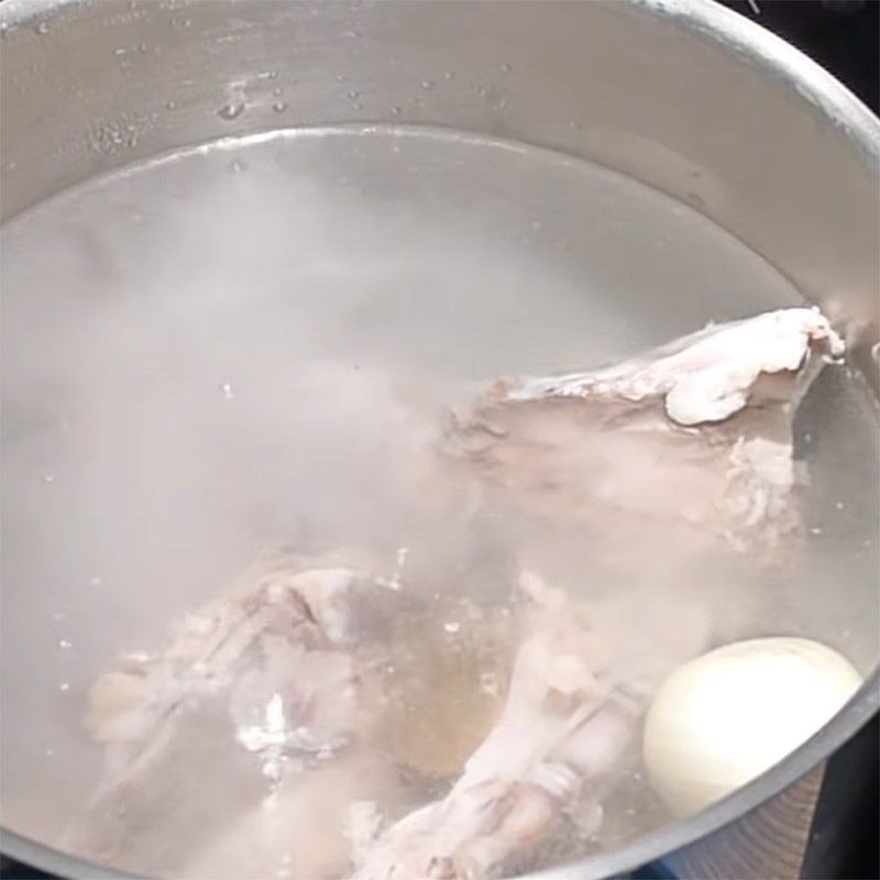 Step 4 Simmer the bones Cao lầu