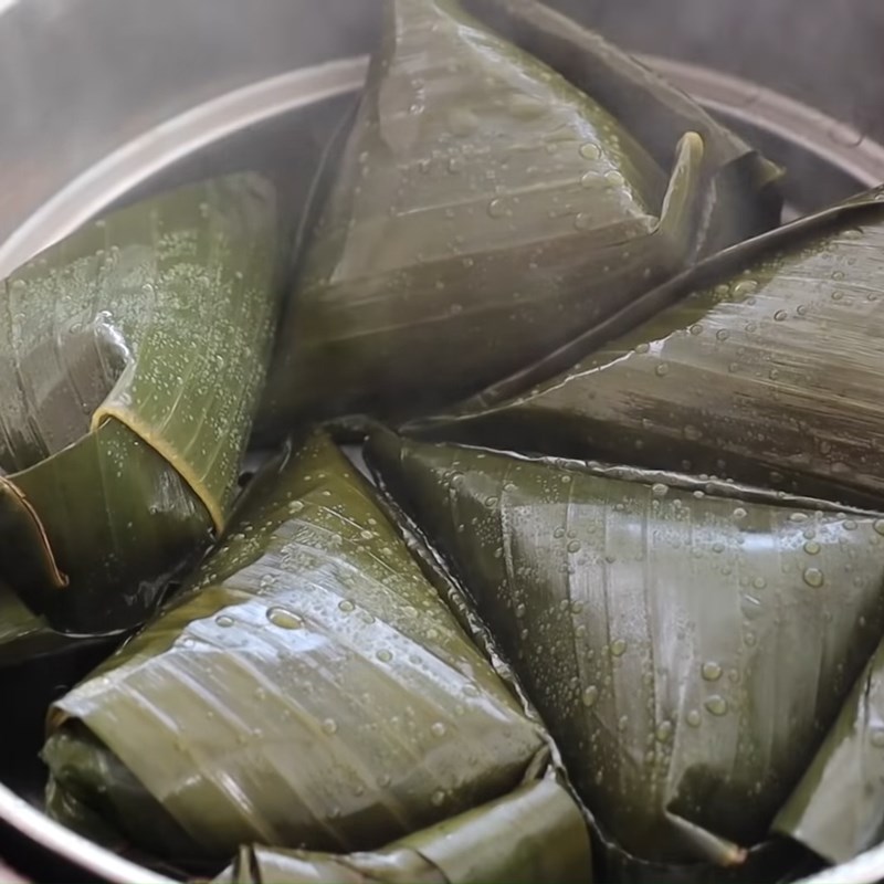 Step 7 Steaming the cake Green bean and coconut filling cake