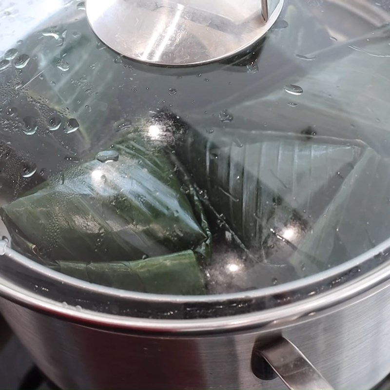 Step 7 Steaming the cake Green bean and coconut filling cake