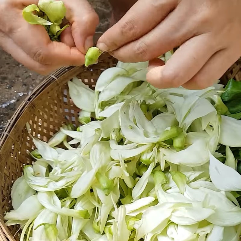 Step 2 Prepare Other Ingredients for Sour Soup with Flower Sprouts