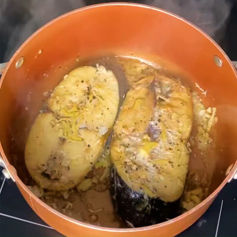 Step 3 Stew or steam mackerel shredded fish