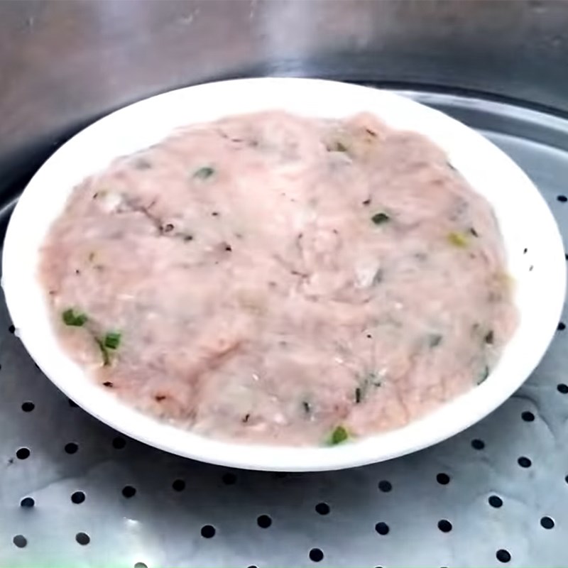 Step 2 Steam the fish cake for Fish Cake Noodle