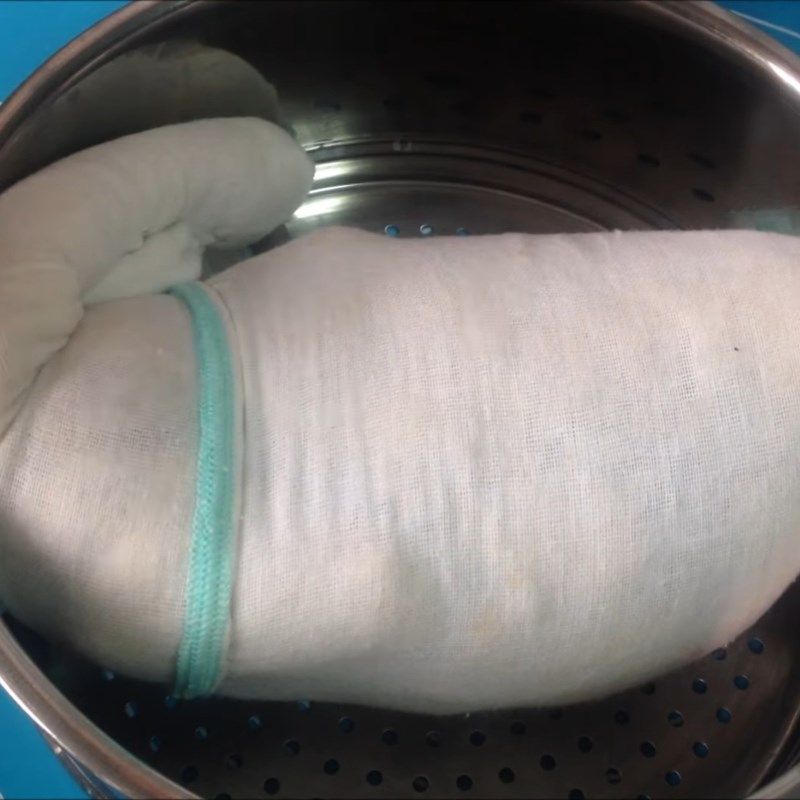 Step 6 Steaming chicken Stuffed steamed chicken