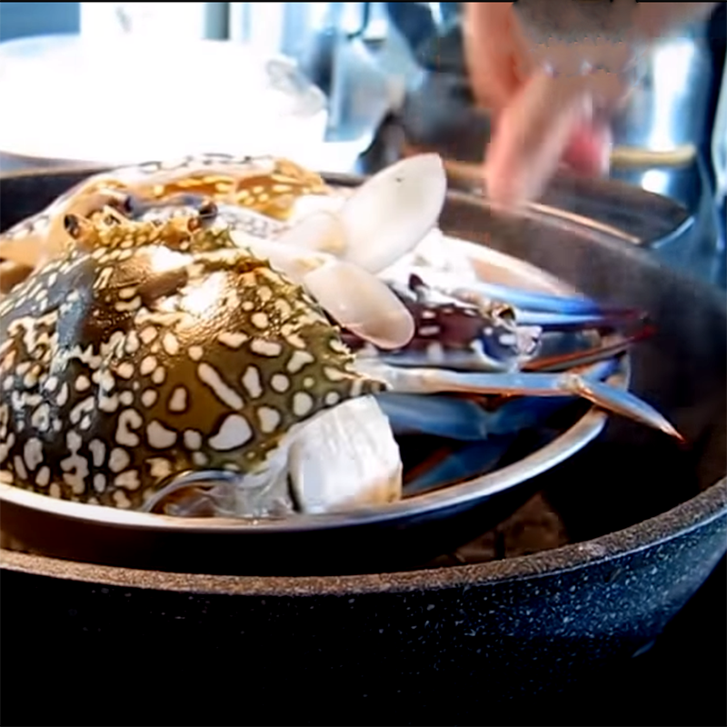 Step 2 Steam the Crab for Crab Porridge