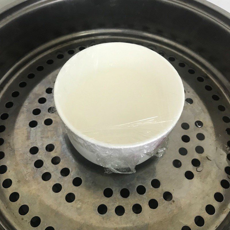 Step 3 Steamed egg whites and milk Steamed egg whites with fresh milk