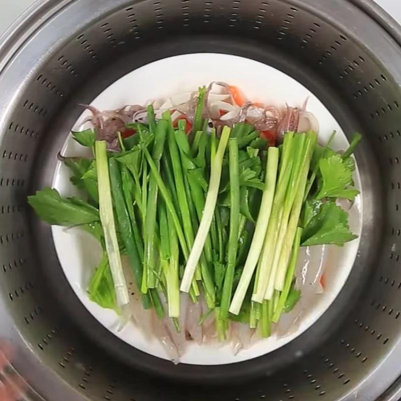 Step 3 Steam squid Ginger steamed squid