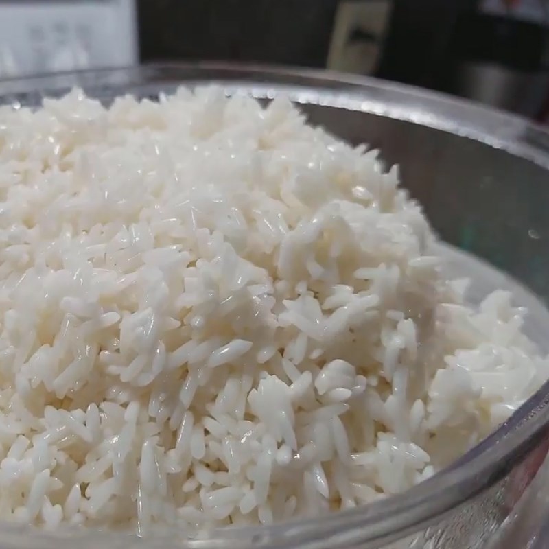 Step 3 Steam glutinous rice and mung beans Sticky rice with beetroot and mung bean filling