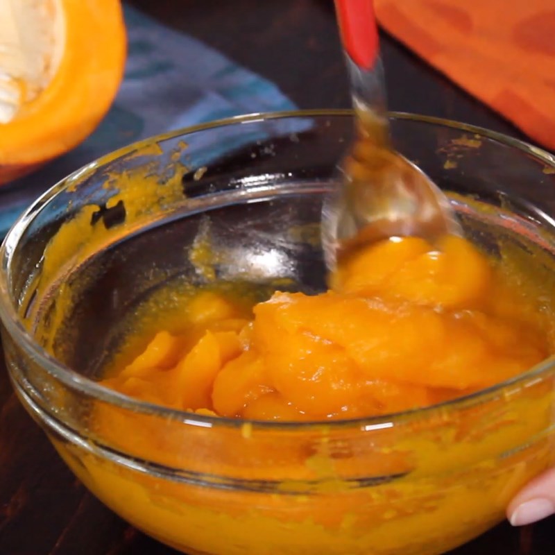 Step 1 Steaming and Mashing Pumpkin for Pumpkin Oatmeal Smoothie